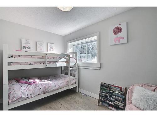 8 Fawn Crescent Se, Calgary, AB - Indoor Photo Showing Bedroom