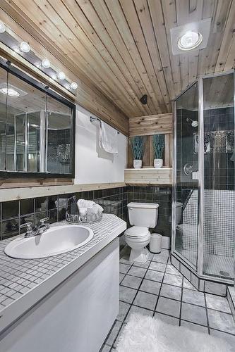 8 Fawn Crescent Se, Calgary, AB - Indoor Photo Showing Bathroom