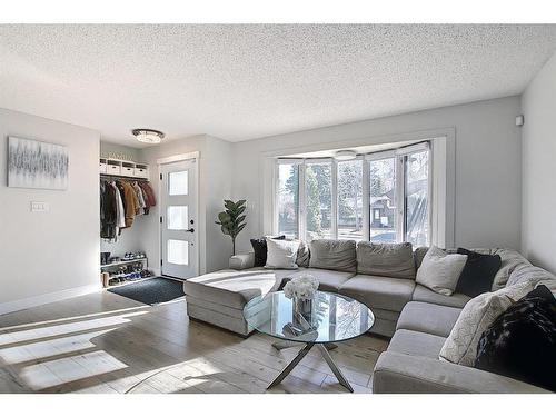 8 Fawn Crescent Se, Calgary, AB - Indoor Photo Showing Living Room