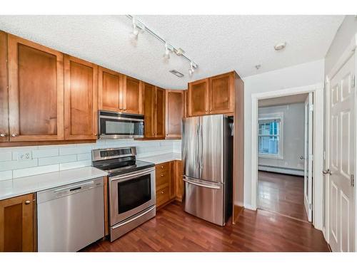 105-112 14 Avenue Se, Calgary, AB - Indoor Photo Showing Kitchen