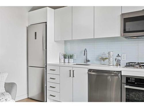 1007-1010 6 Street Sw, Calgary, AB - Indoor Photo Showing Kitchen With Stainless Steel Kitchen With Upgraded Kitchen