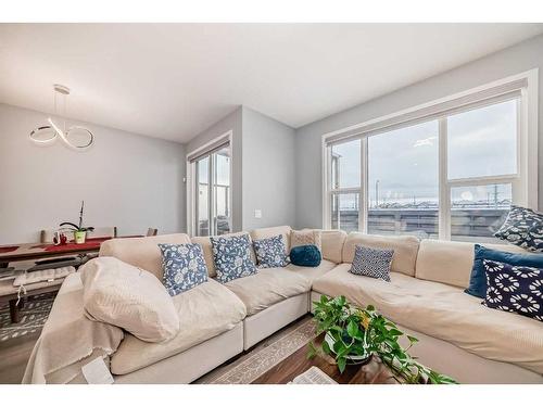 968 Seton Circle Se, Calgary, AB - Indoor Photo Showing Living Room