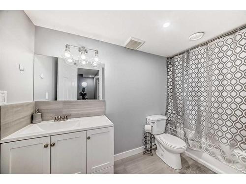 968 Seton Circle Se, Calgary, AB - Indoor Photo Showing Bathroom