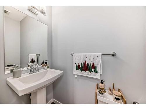 968 Seton Circle Se, Calgary, AB - Indoor Photo Showing Bathroom