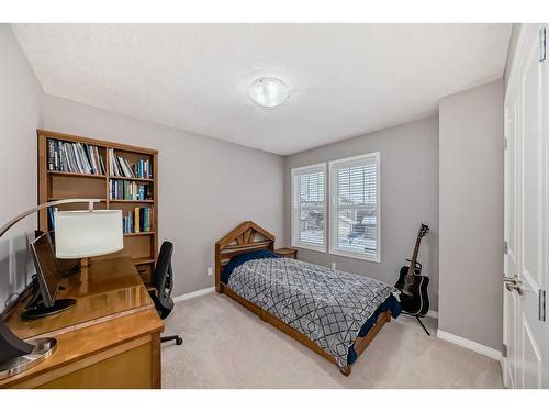 21 Sherwood Street Nw, Calgary, AB - Indoor Photo Showing Bedroom