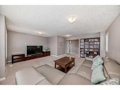 21 Sherwood Street Nw, Calgary, AB - Indoor Photo Showing Living Room