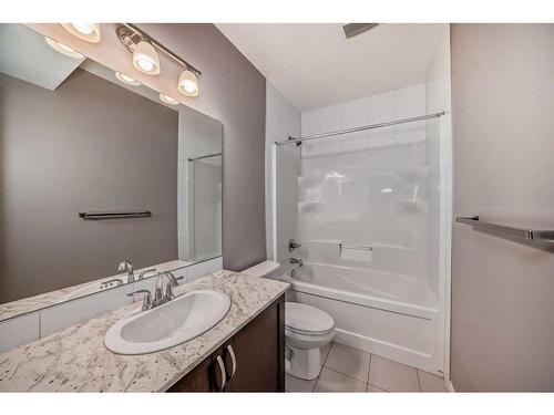 21 Sherwood Street Nw, Calgary, AB - Indoor Photo Showing Bathroom