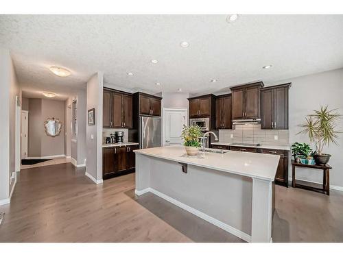 21 Sherwood Street Nw, Calgary, AB - Indoor Photo Showing Kitchen With Upgraded Kitchen