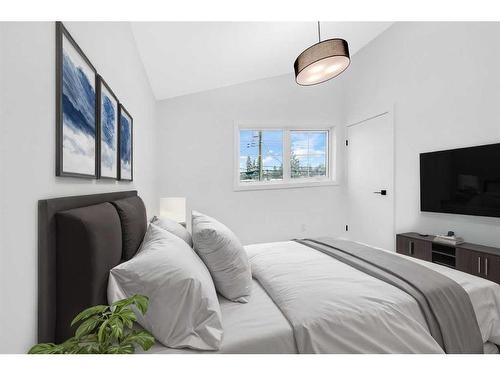 2419 37 Street Sw, Calgary, AB - Indoor Photo Showing Bedroom