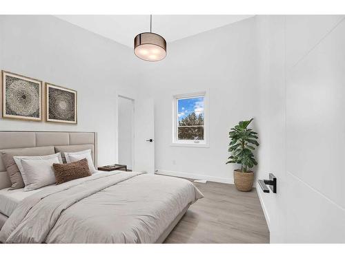 2419 37 Street Sw, Calgary, AB - Indoor Photo Showing Bedroom