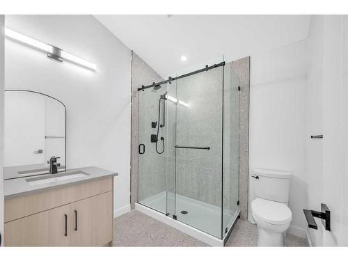 2419 37 Street Sw, Calgary, AB - Indoor Photo Showing Bathroom