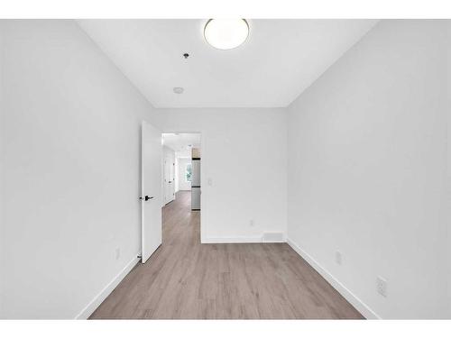 2419 37 Street Sw, Calgary, AB - Indoor Photo Showing Other Room