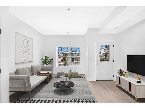 2419 37 Street Sw, Calgary, AB - Indoor Photo Showing Living Room