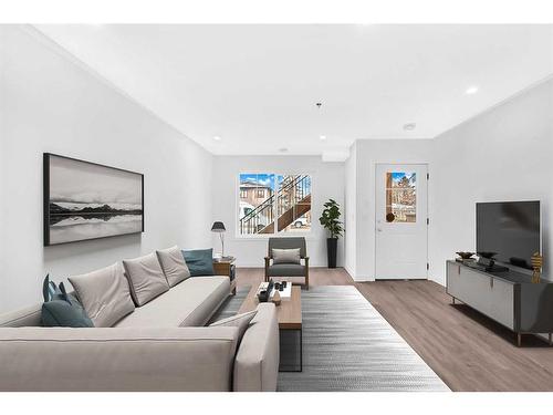 2419 37 Street Sw, Calgary, AB - Indoor Photo Showing Living Room