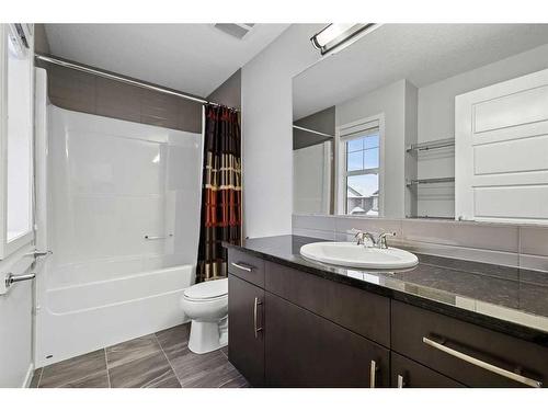 2224 Brightoncrest Green Se, Calgary, AB - Indoor Photo Showing Bathroom