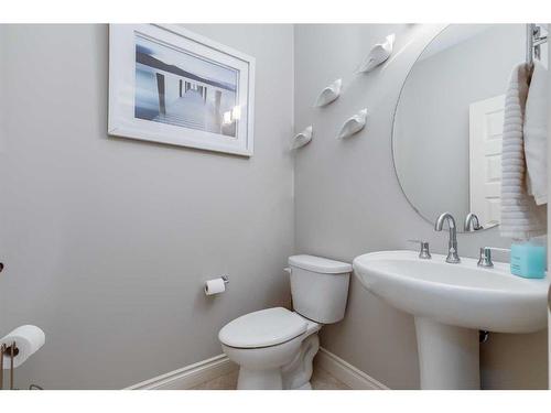 1093 Coopers Drive Sw, Airdrie, AB - Indoor Photo Showing Bathroom