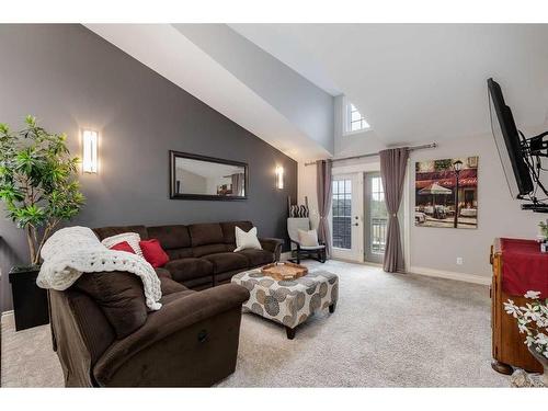 1093 Coopers Drive Sw, Airdrie, AB - Indoor Photo Showing Living Room