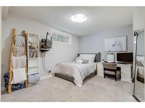 1093 Coopers Drive Sw, Airdrie, AB - Indoor Photo Showing Bedroom