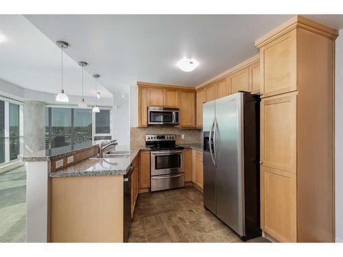 1503-836 15 Avenue Sw, Calgary, AB - Indoor Photo Showing Kitchen With Stainless Steel Kitchen