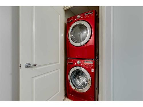 1503-836 15 Avenue Sw, Calgary, AB - Indoor Photo Showing Laundry Room