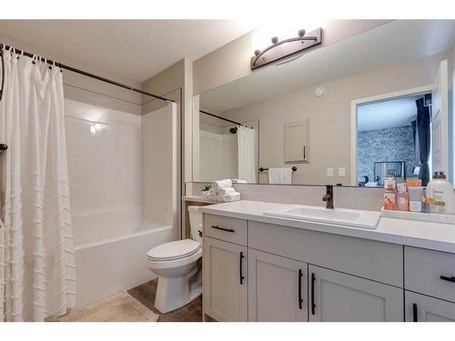 493 West Lakeview Drive, Chestermere, AB - Indoor Photo Showing Bathroom