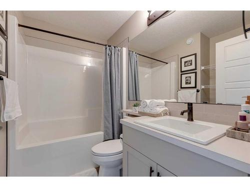 493 West Lakeview Drive, Chestermere, AB - Indoor Photo Showing Bathroom