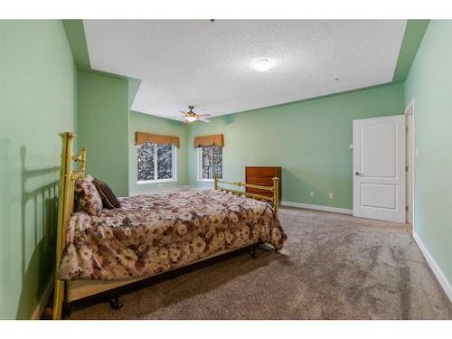 438-20 Discovery Ridge Close Sw, Calgary, AB - Indoor Photo Showing Bedroom