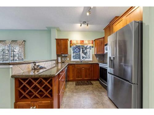 438-20 Discovery Ridge Close Sw, Calgary, AB - Indoor Photo Showing Kitchen With Double Sink