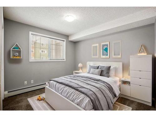 2221-10 Prestwick Bay Se, Calgary, AB - Indoor Photo Showing Bedroom