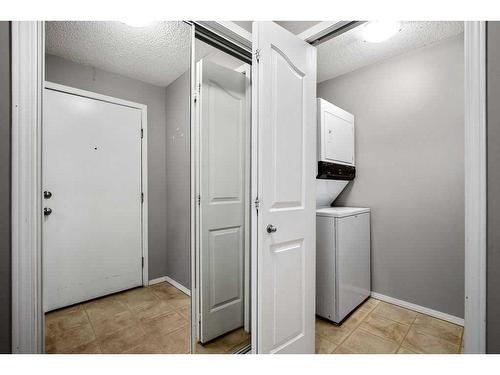 2221-10 Prestwick Bay Se, Calgary, AB - Indoor Photo Showing Laundry Room