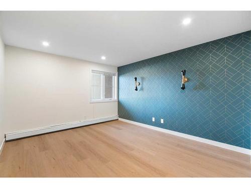 1712 Edenwold Heights Nw, Calgary, AB - Indoor Photo Showing Other Room