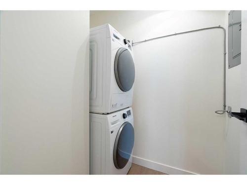 1712 Edenwold Heights Nw, Calgary, AB - Indoor Photo Showing Laundry Room