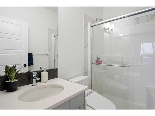 294 Seton Villas Se, Calgary, AB - Indoor Photo Showing Bathroom