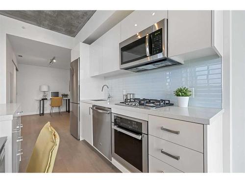 1202-1010 6 Street Sw, Calgary, AB - Indoor Photo Showing Kitchen With Upgraded Kitchen