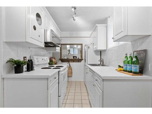 101-836 4 Avenue Nw, Calgary, AB - Indoor Photo Showing Kitchen