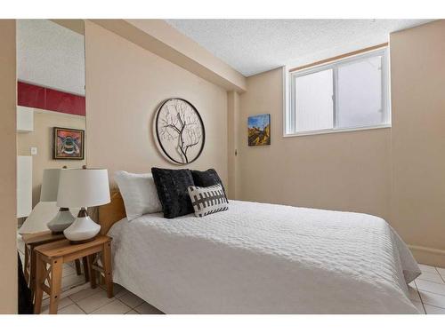 101-836 4 Avenue Nw, Calgary, AB - Indoor Photo Showing Bedroom