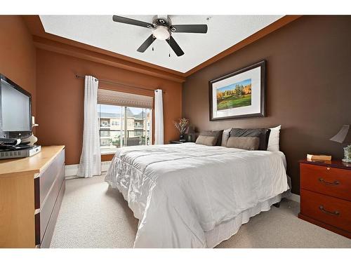 540-10 Discovery Ridge Close Sw, Calgary, AB - Indoor Photo Showing Bedroom