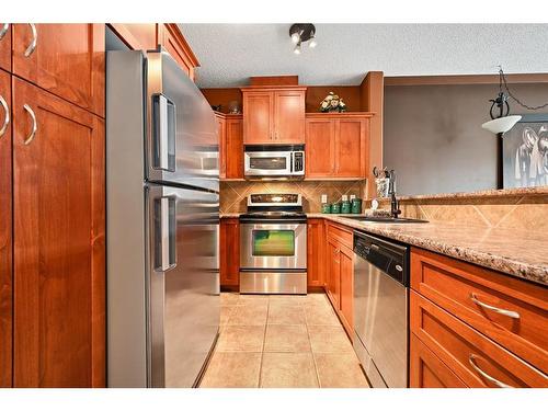 540-10 Discovery Ridge Close Sw, Calgary, AB - Indoor Photo Showing Kitchen