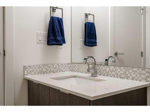 3004-930 6 Avenue Sw, Calgary, AB - Indoor Photo Showing Bathroom