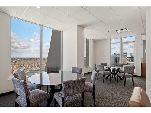 3004-930 6 Avenue Sw, Calgary, AB - Indoor Photo Showing Dining Room