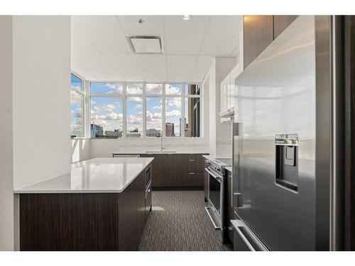 3004-930 6 Avenue Sw, Calgary, AB - Indoor Photo Showing Kitchen With Upgraded Kitchen