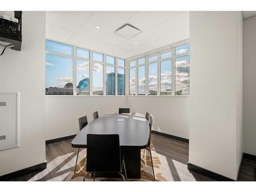 3004-930 6 Avenue Sw, Calgary, AB - Indoor Photo Showing Dining Room