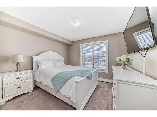 3101-1317 27 Street Se, Calgary, AB - Indoor Photo Showing Bedroom