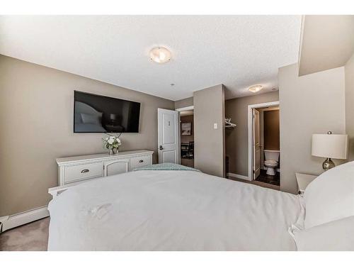 3101-1317 27 Street Se, Calgary, AB - Indoor Photo Showing Bedroom