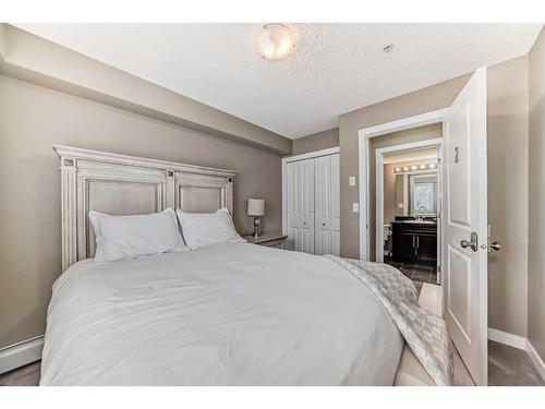 3101-1317 27 Street Se, Calgary, AB - Indoor Photo Showing Bedroom