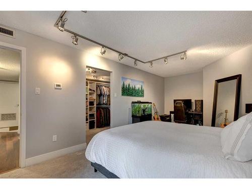 302-1731 9A Street Sw, Calgary, AB - Indoor Photo Showing Bedroom