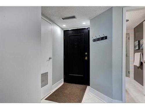 302-1731 9A Street Sw, Calgary, AB - Indoor Photo Showing Other Room