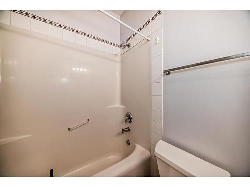 115-333 Riverfront Avenue Se, Calgary, AB - Indoor Photo Showing Bathroom