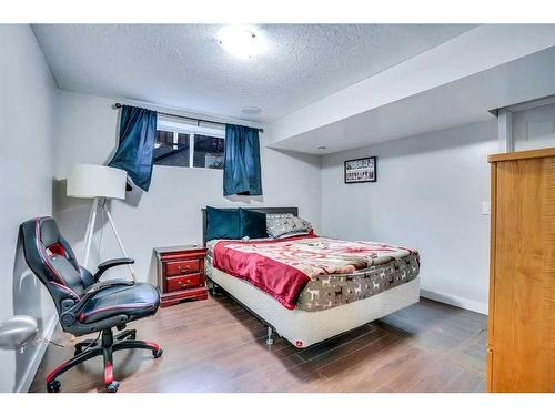 63 New Brighton Close Se, Calgary, AB - Indoor Photo Showing Bedroom