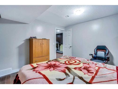 63 New Brighton Close Se, Calgary, AB - Indoor Photo Showing Bedroom